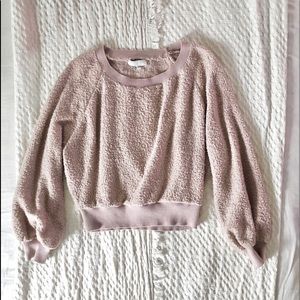 FUZZY CROPPED SWEATSHIRT